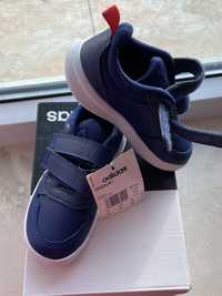 Чисто нови детски обувки на Адидас(Adidas), номер 25