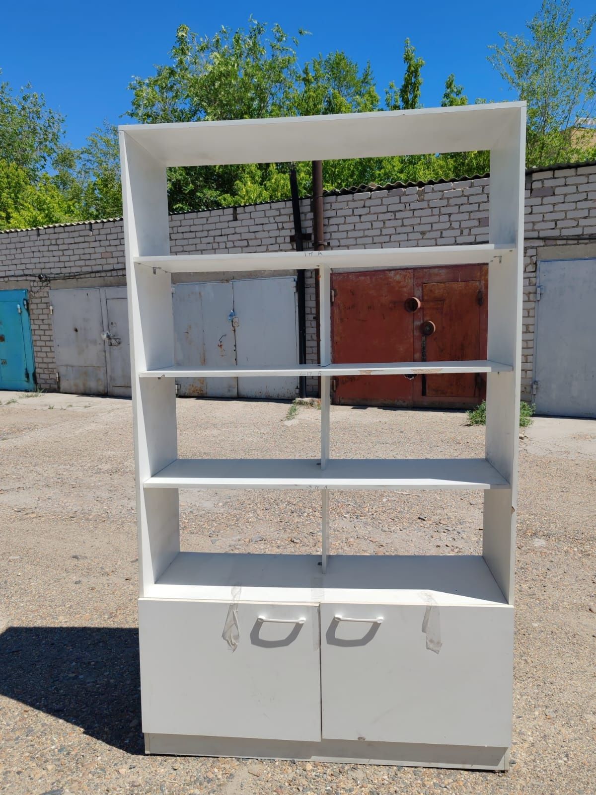 Продам 2 шкафа и 2 тумбы