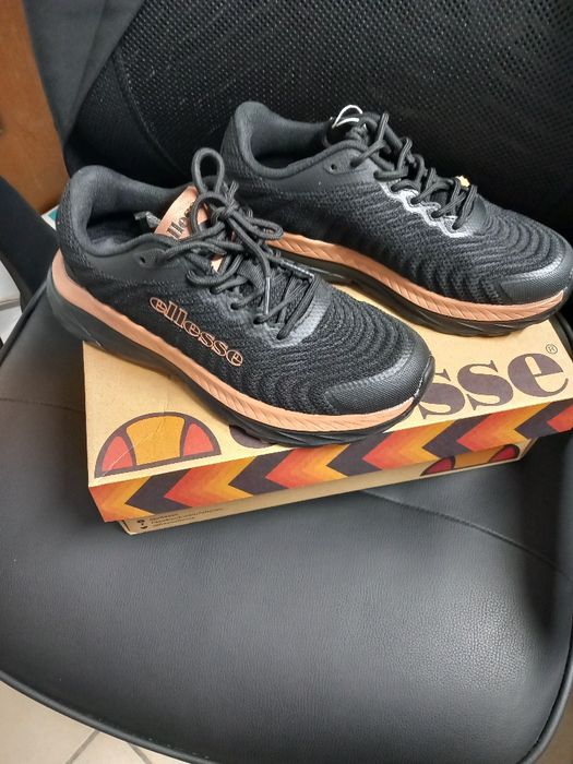 Чисто нови дамски маратонки Ellesse