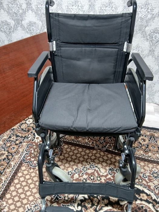 Продам инвалидную коляску