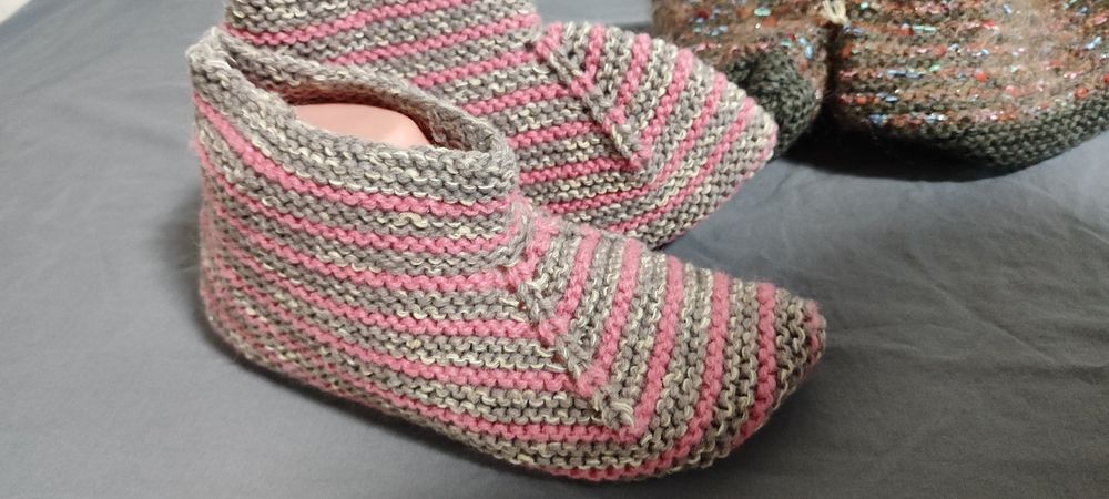 Терлици 5 лв.Гети 7 лв . Ръчно изплетени.