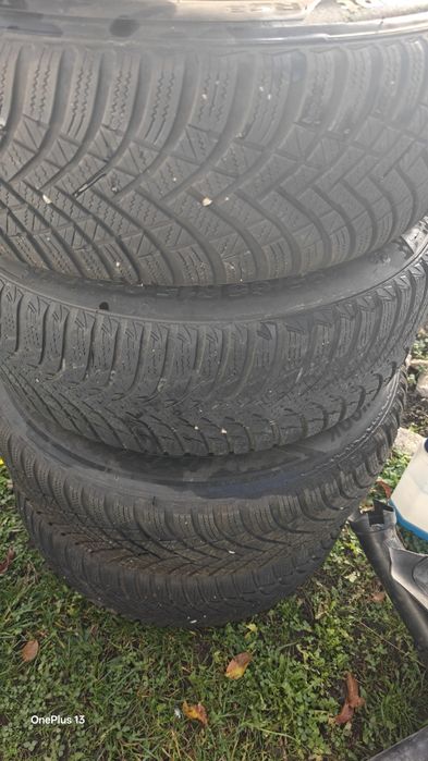 Vand jante cu cauciucuri 195 65 15 pt Renault Megane 2