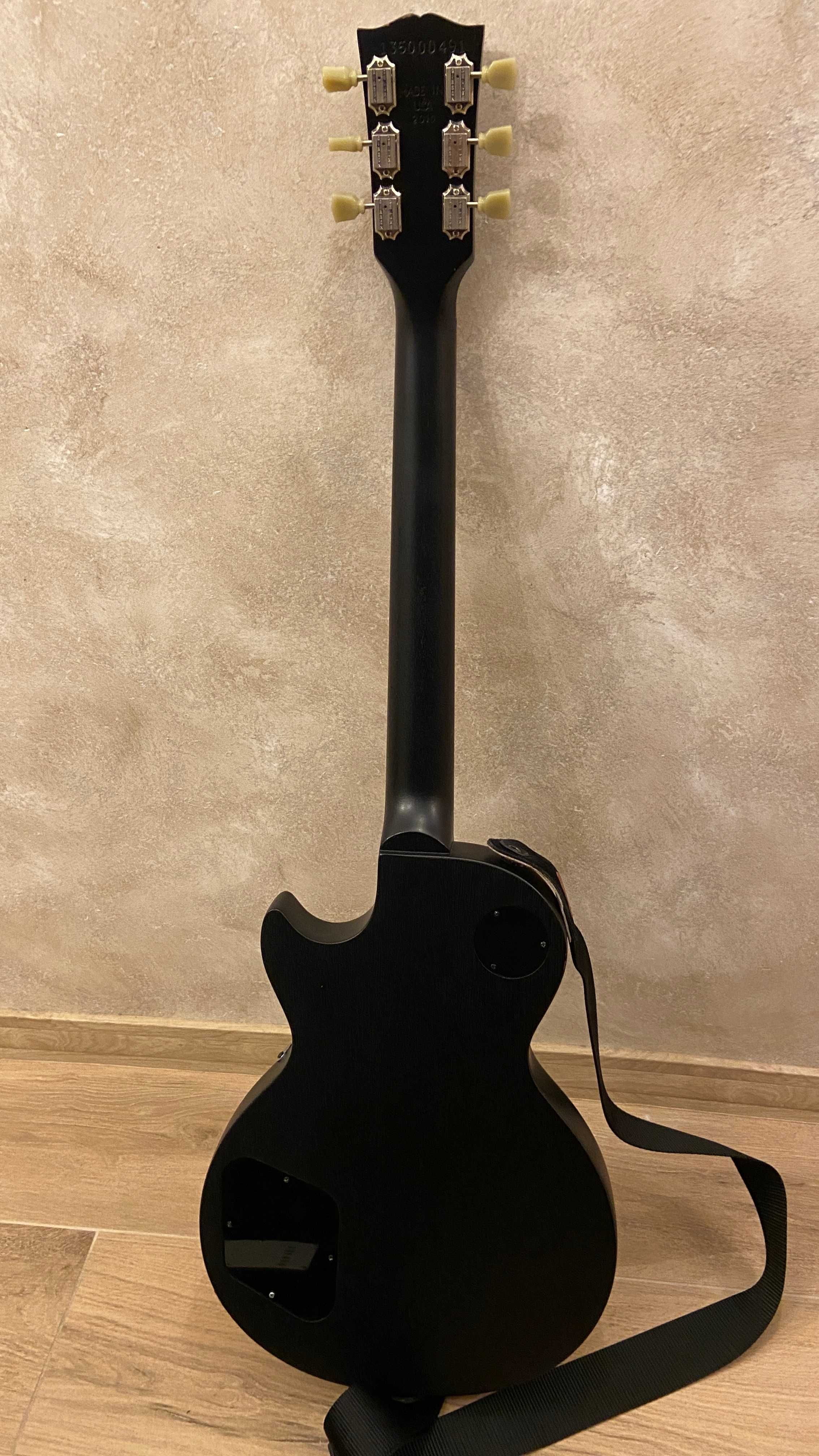 Gibson Les Paul Studio 2010 с твърд куфар