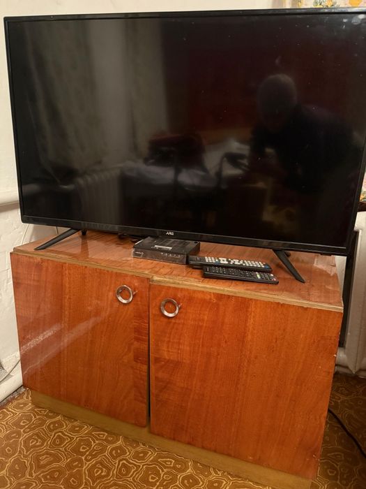 Телевизор вместе с приставкой