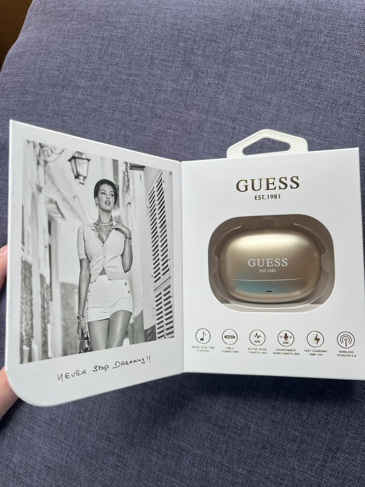 Слушалки - GUESS