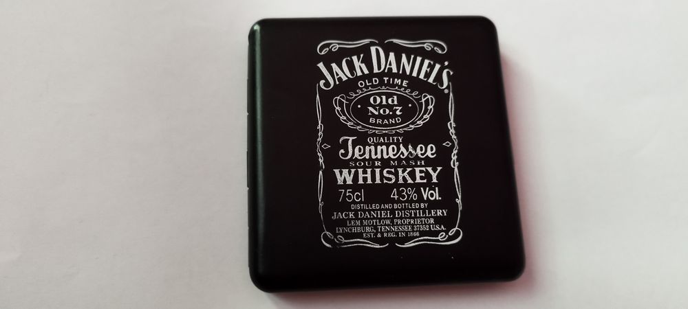Табакерка на Jack Daniels