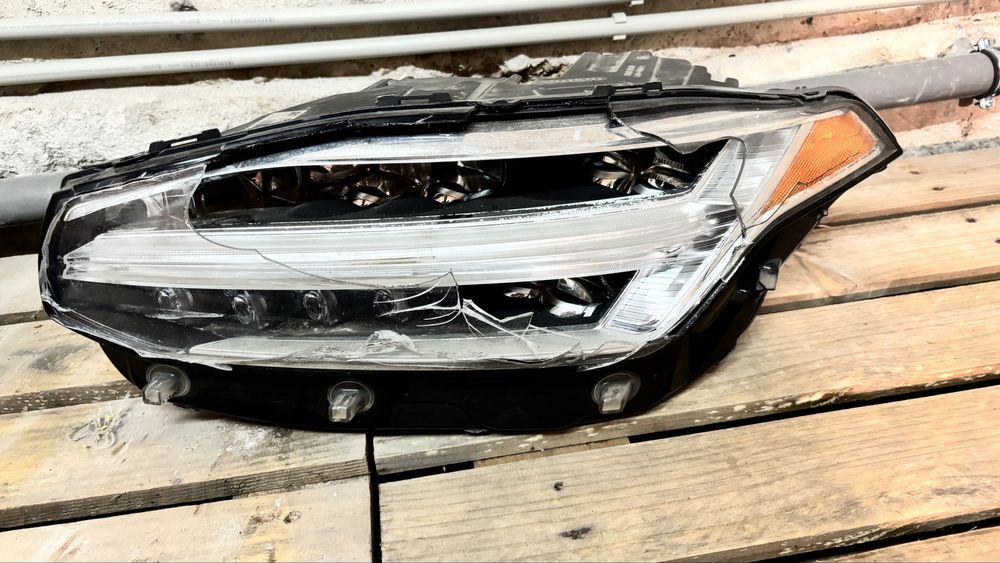 Volvo XC90 II Фарове