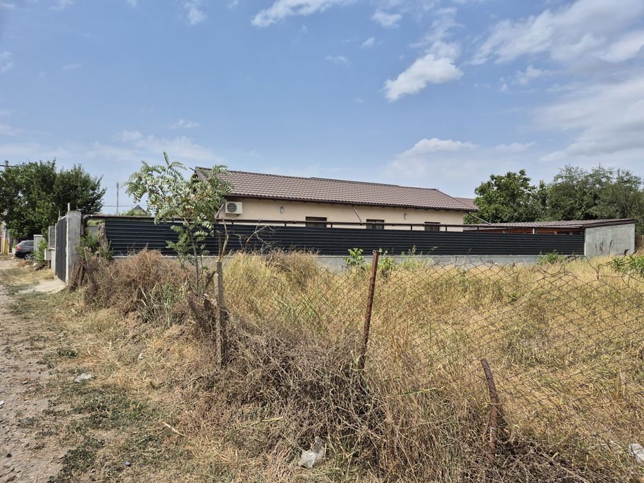Teren 2000 mp Valu Lui Traian + casa (deschidere la 2 strazi)
