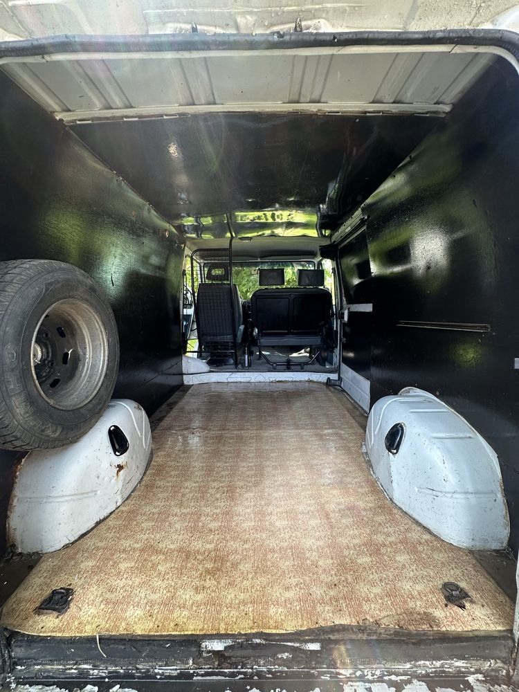 Бус Renault Trafic