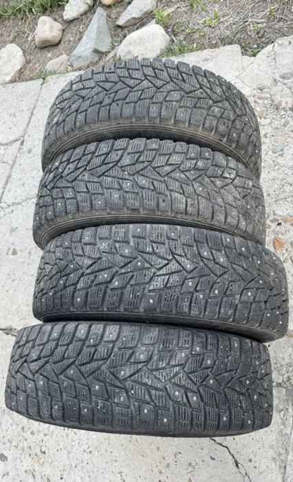 R14 Dunlop шипованные шины в комплекте