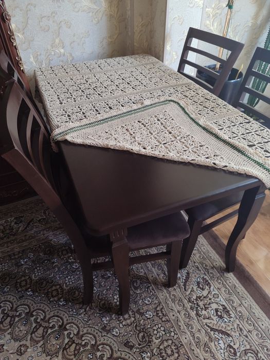 Стол со стульями