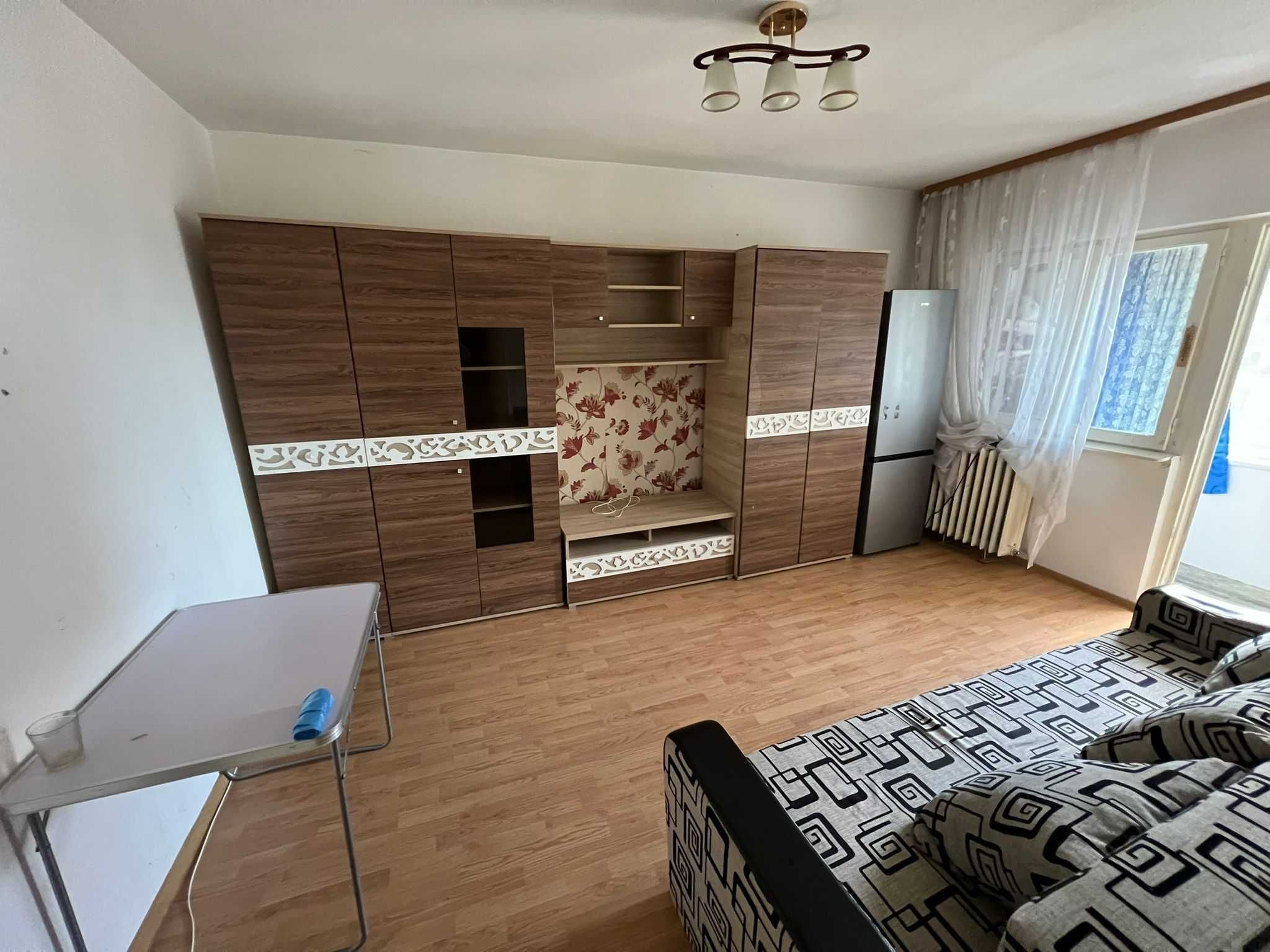 Inchiriez apartament cu o camera in zona Girocului