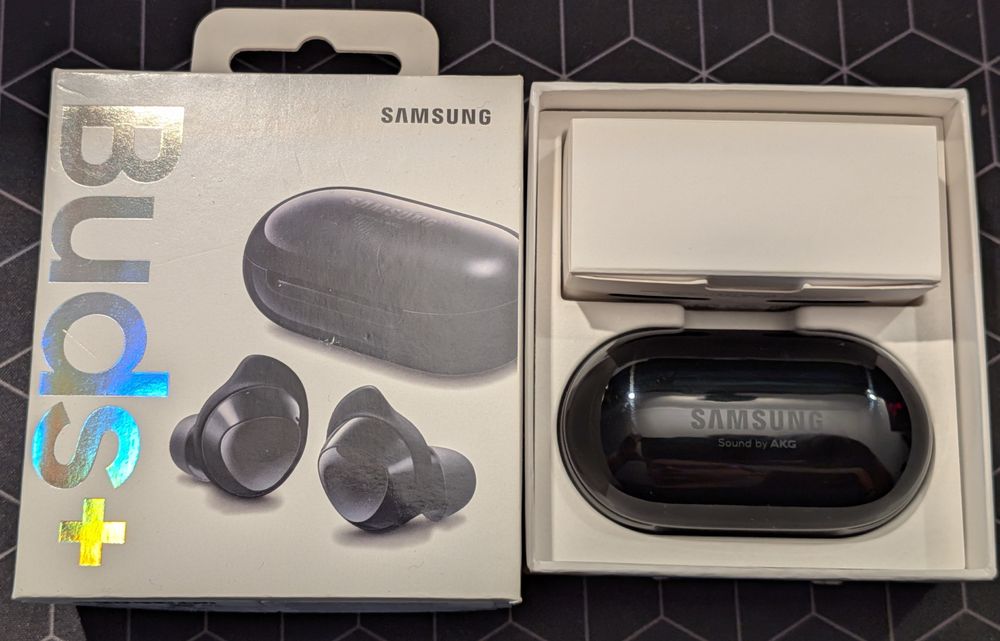 Căști wireless Samsung Galaxy Buds Plus + husa Spigen
