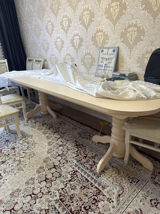 Стол на 25 человек , раскрывается