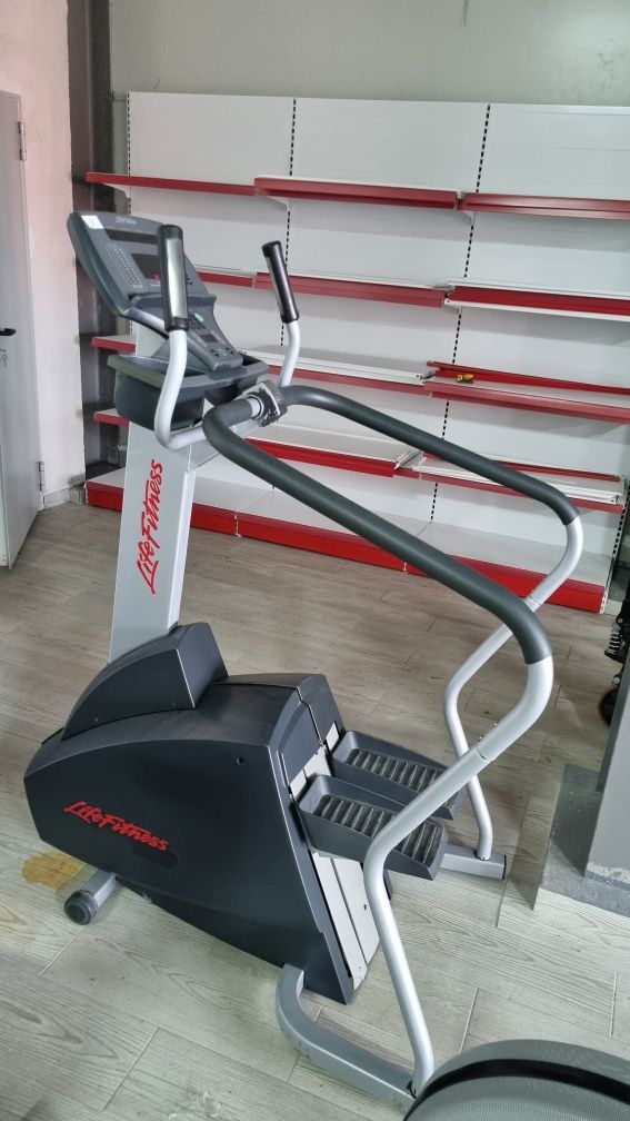 Stepper profesional Life Fitness