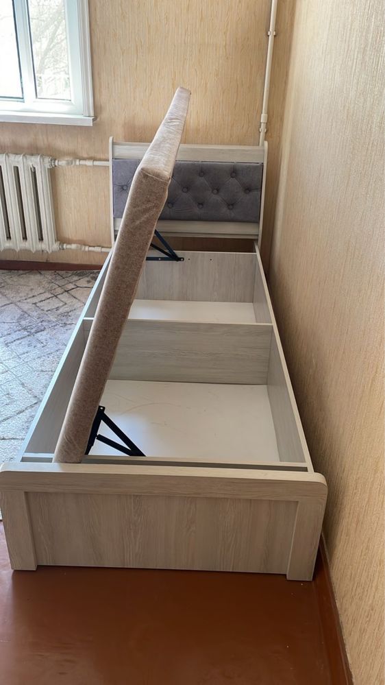 Спальная кровать