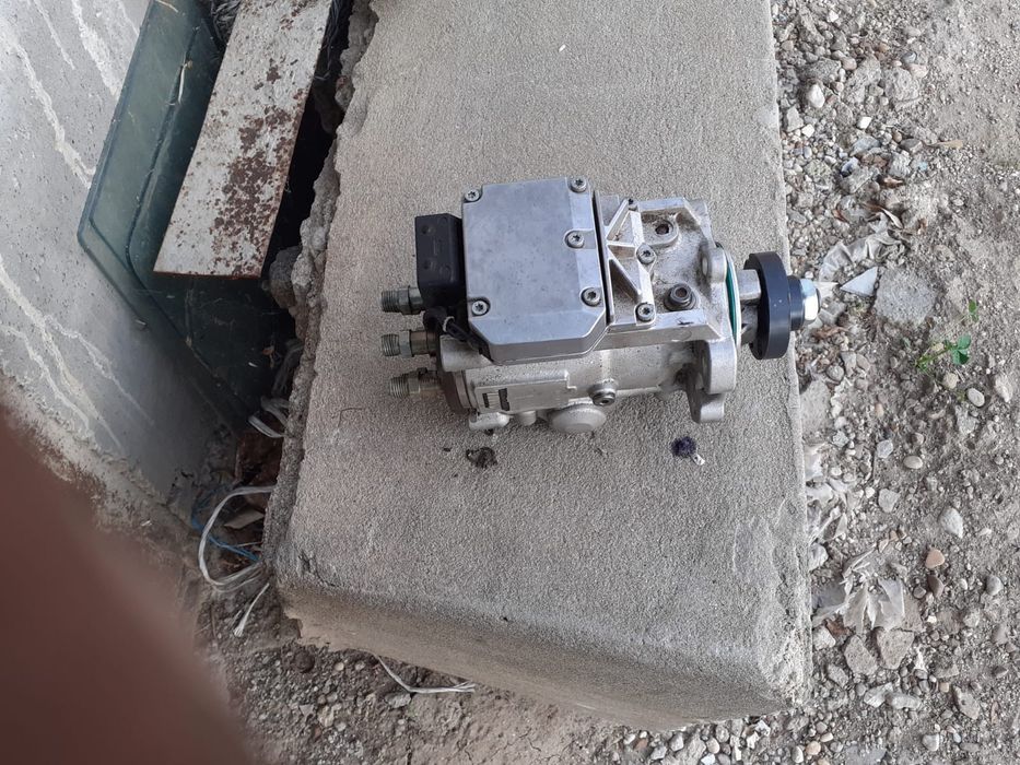 Vând  pompă  Bosch VP44.