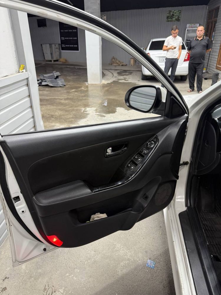Hyundai Avante 2009