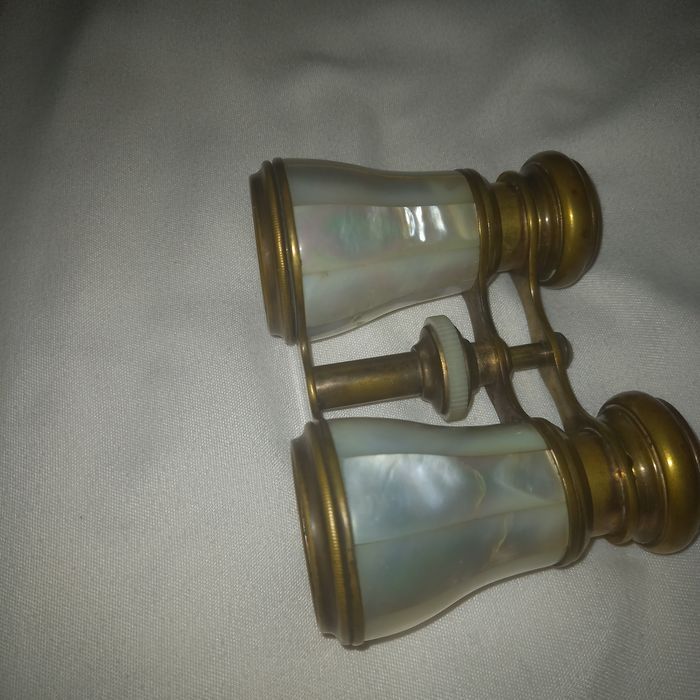 Binoclu de teatru antic