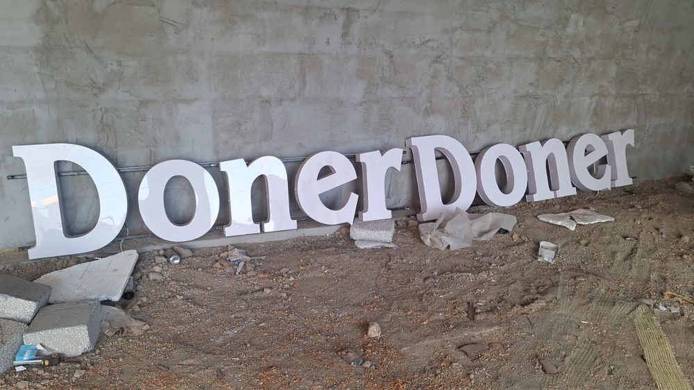 Готовый новый рекламный надпись ДОНЕР