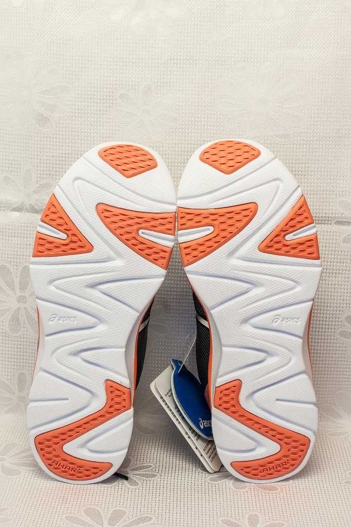 Дамски маратонки Asics номер 36.