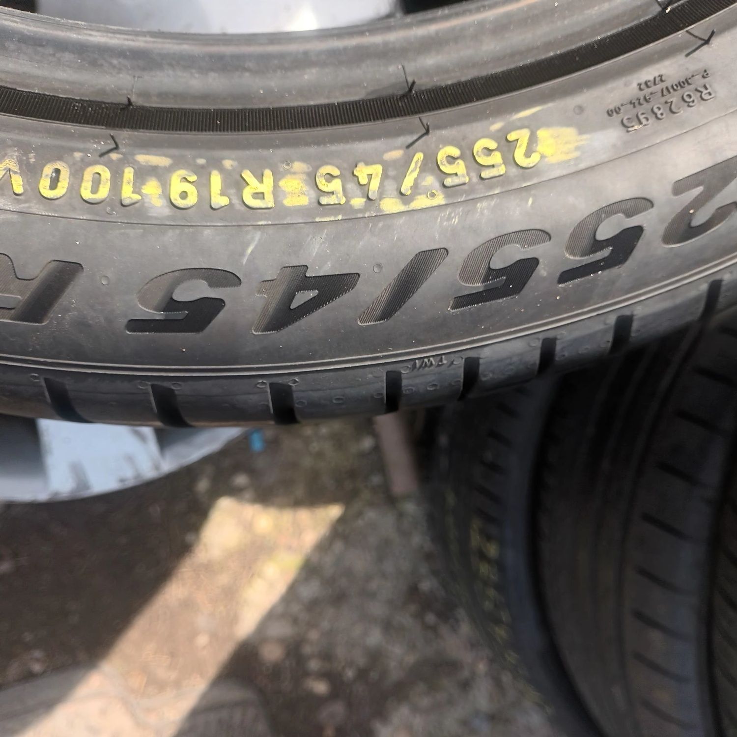 255 45 19 PIRELLI 2бр летни дот 2020г