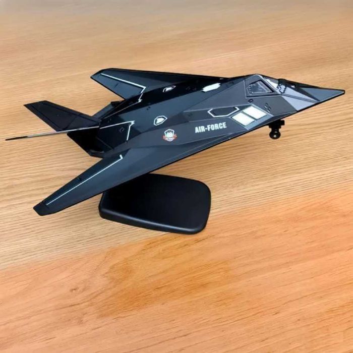 Macheta avion metalica F-117A Nighthawk Stealth scara 1:72 25cm