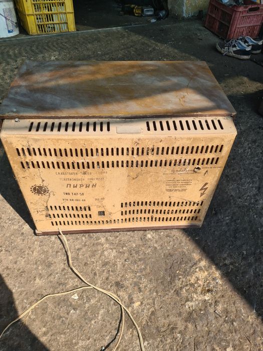 Стар телевизор марка Пирин тип Т47-58