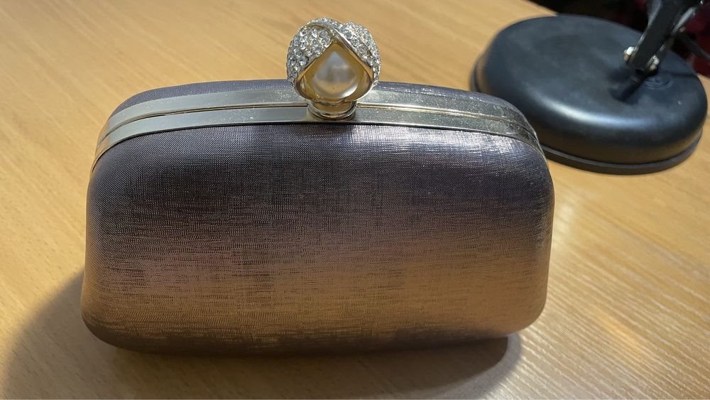 Клатч со стразами на цепочке