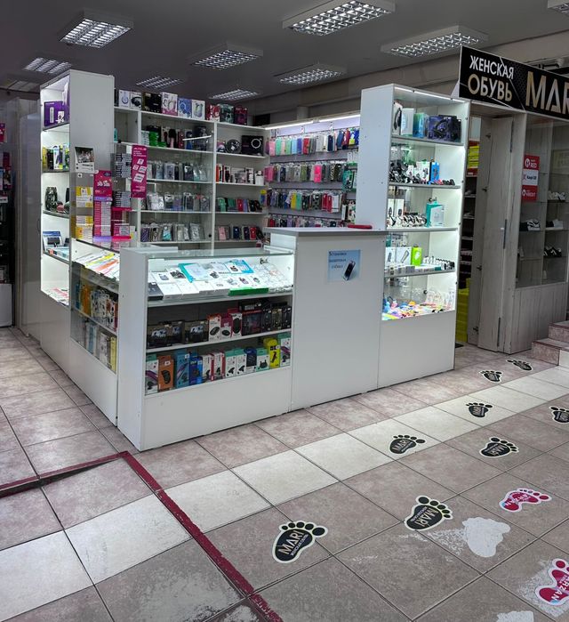 Продам витрины. Готовый бутик.