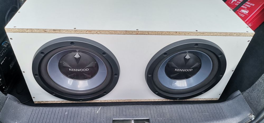 Montaj instalare subwoofer auto, statii, boxe usi