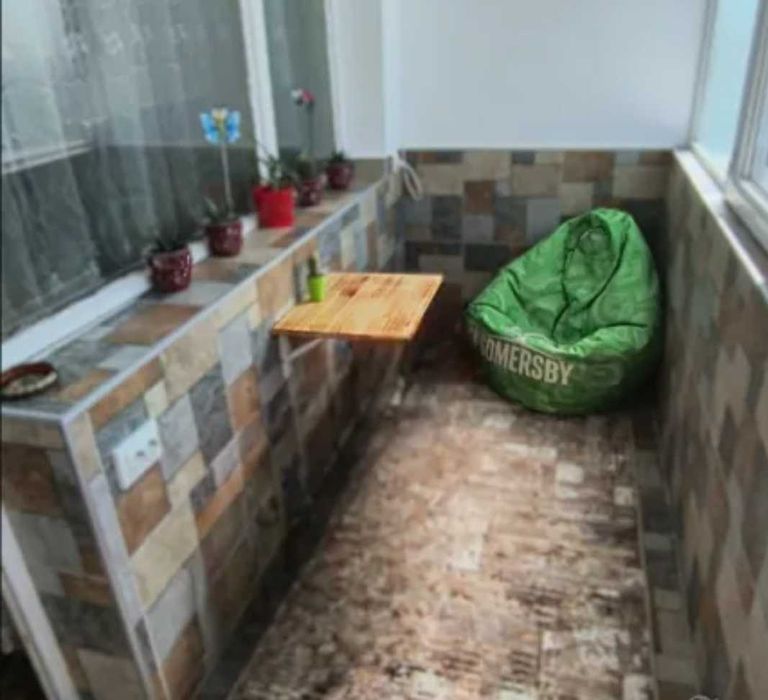 Сгъваема стенна маса масив дърво