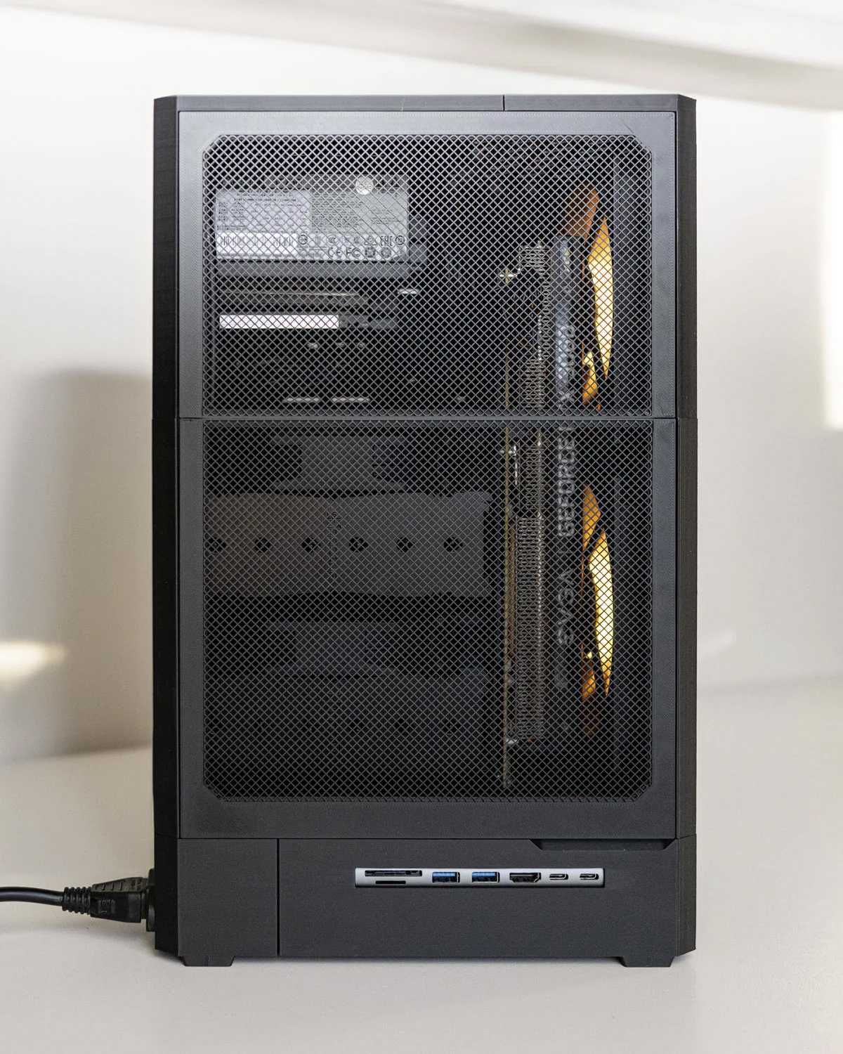 Carcasa ITX Gaming Printata 3D Rad 240mm GPU 3.75 slots 16.4 litrii