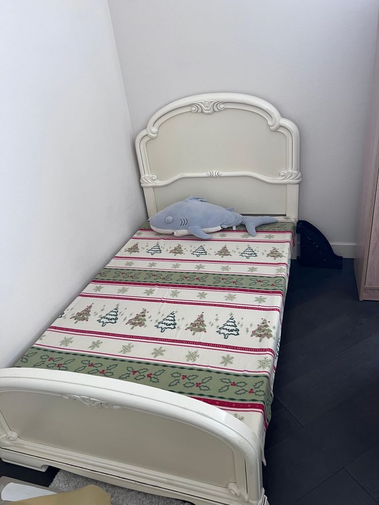 Продам детскую кровать с матрасом.