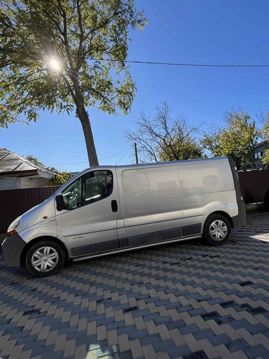 Vând renault traffic