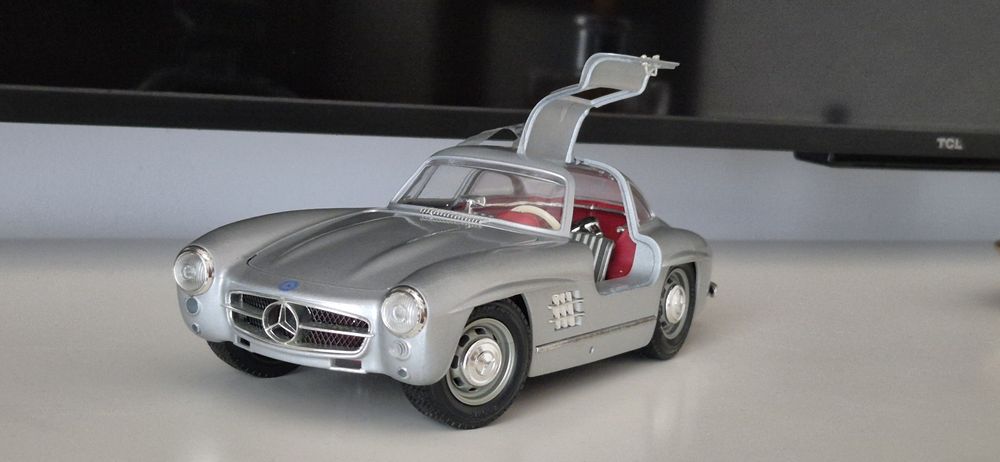 Macheta Mercedes 300 SL scara 1/18 Brurago metalica