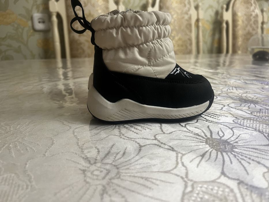 Продам ботиночки детские