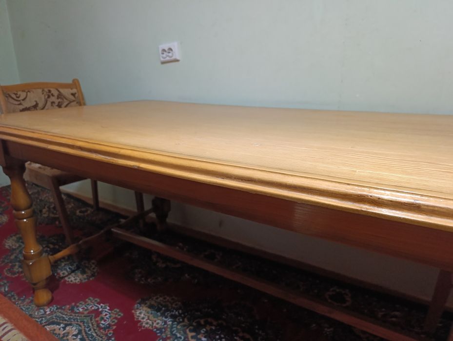 Продаётся деревянные литой стол