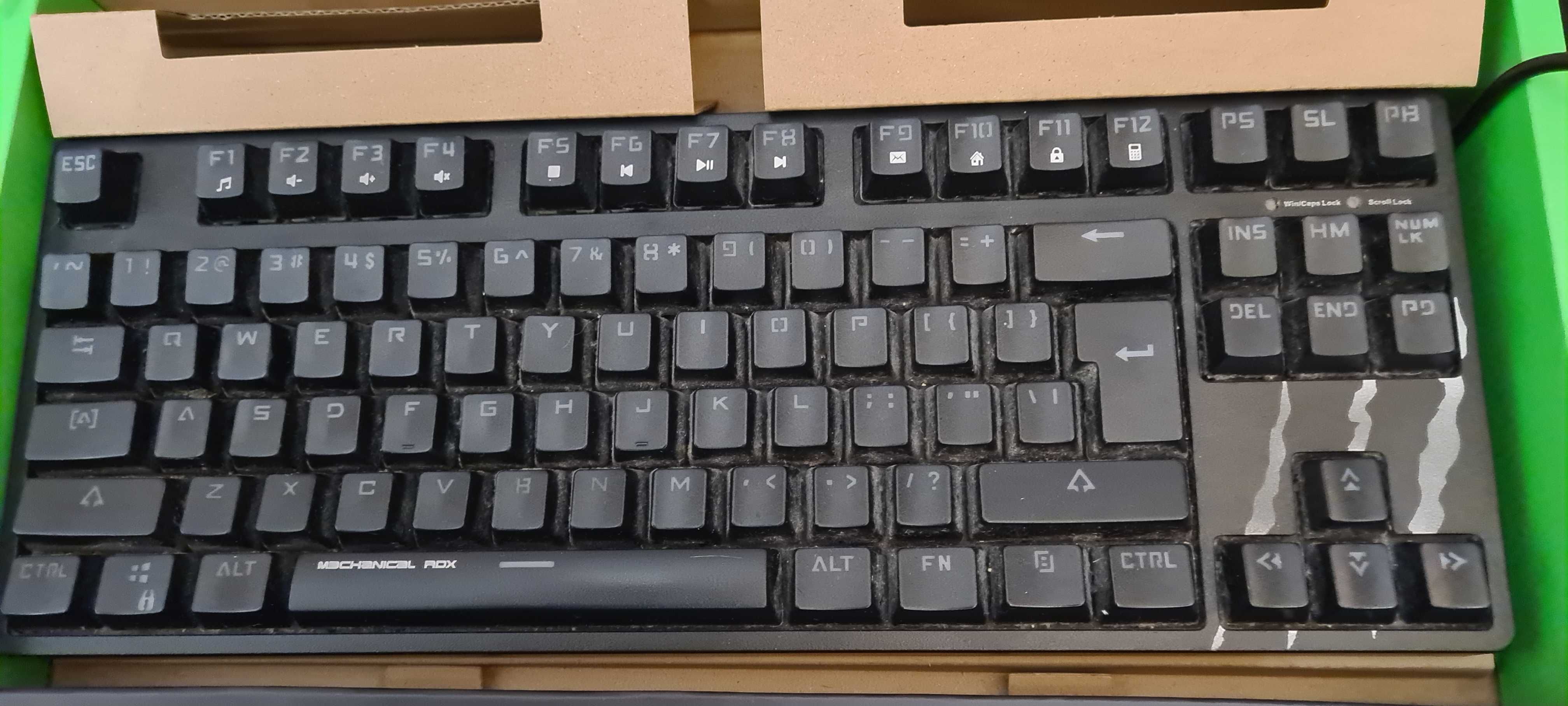 геймърска светеща механична клавиатура