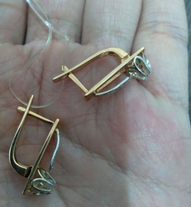 Продам золотые бриллиантовые серьги. Золото всегда дорожает!