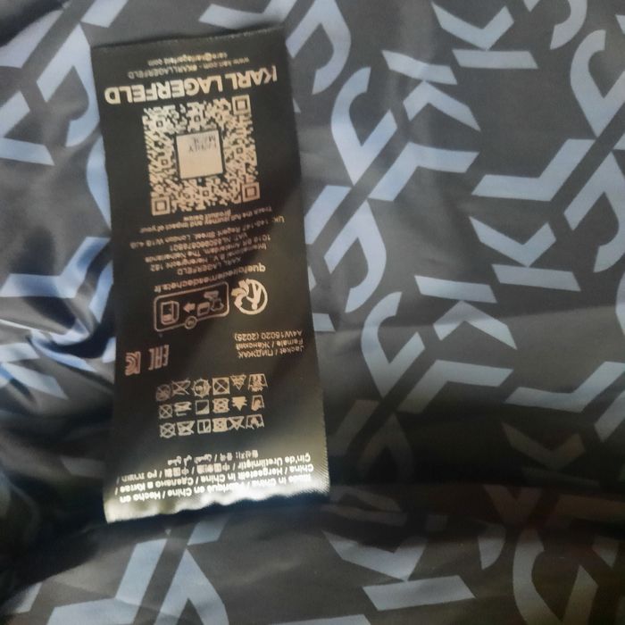 Намаление на 270 Оригинално дамско яке на Karl Lagerfeld