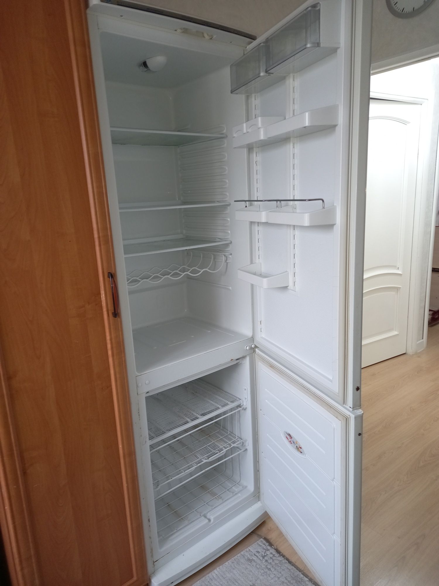 Продаётся легендарный двухкамерный холодильник Атлант б/у