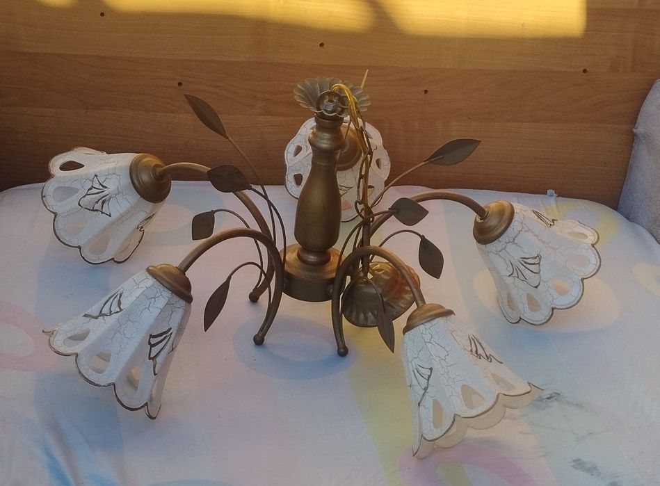 Люстры ,бра , плафоны.