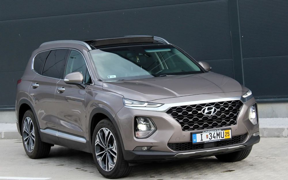 Hyundai Santa Fe 2019  Dotari de Varf 4 x 4 cu >7 Locuri