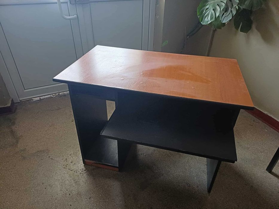 vand birou in stare perfecta 100 lei