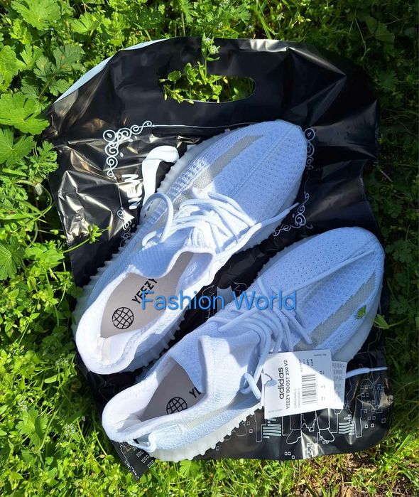 Чисто нови Adidas yeezy boost 350 V2