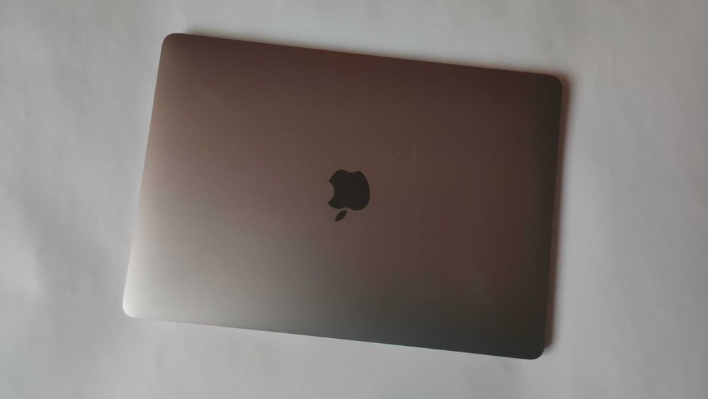 Macbook pro a1706 2017 г. retina display, touchbar