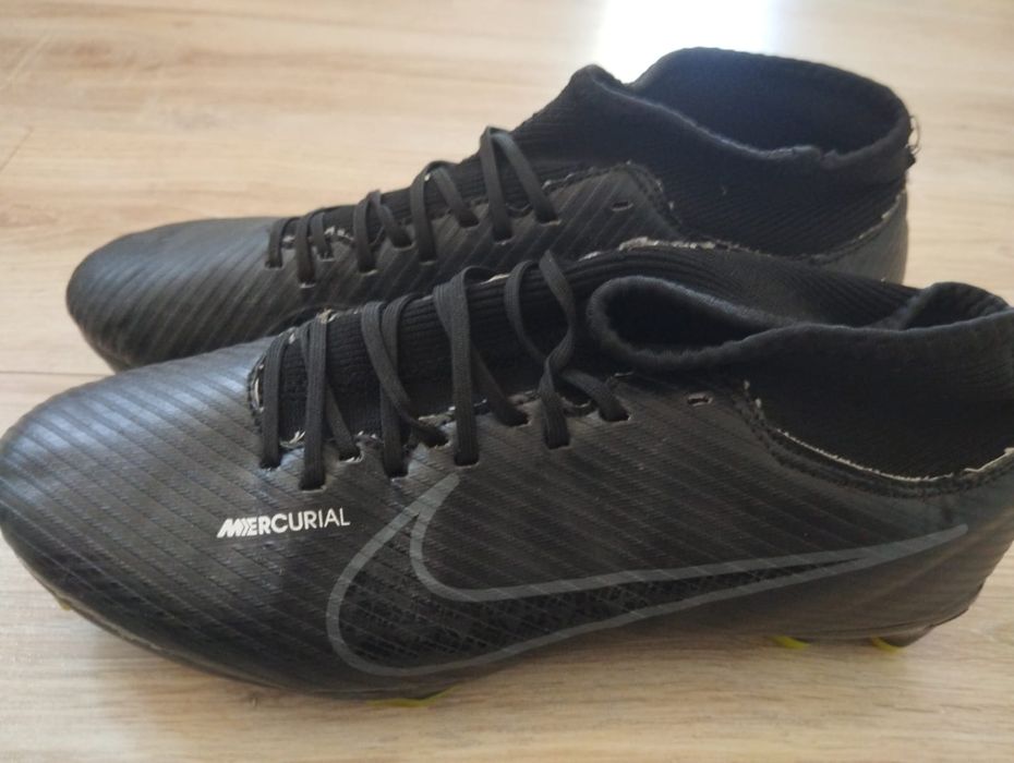 футбольные бутсы