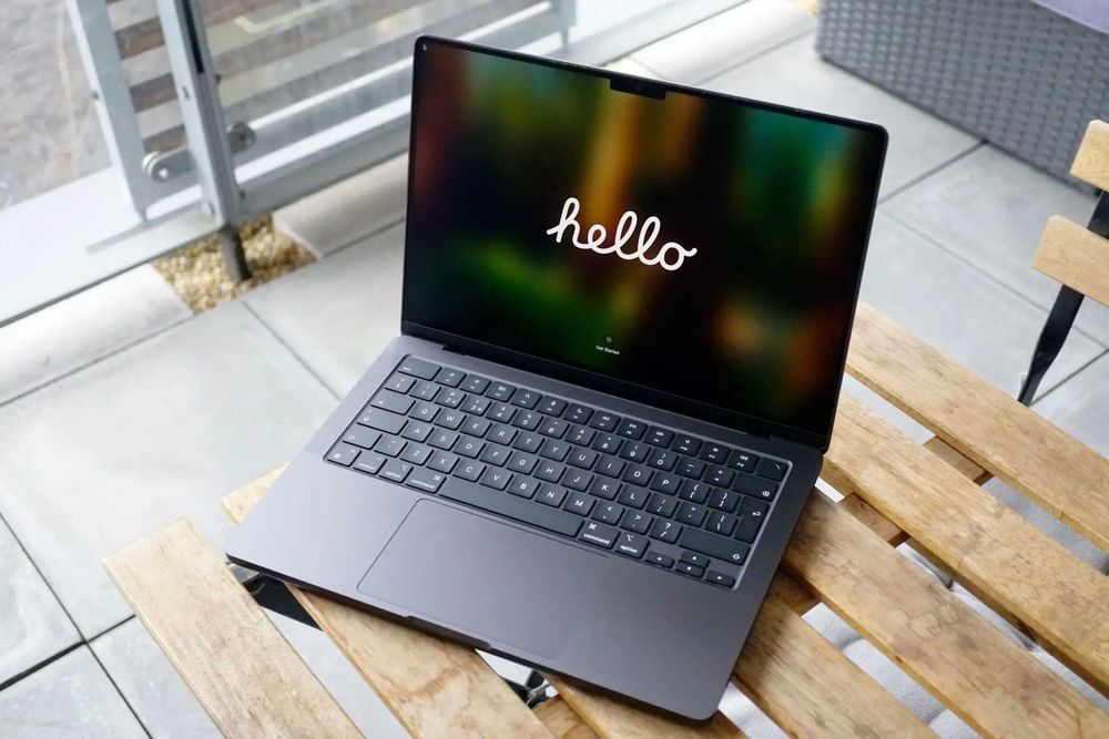 MacBook Pro 14” M3  – stare 10/10, baterie 99%, ca nou!