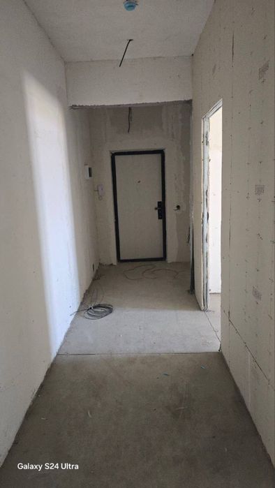 Урикзор резиденс мажмуасида , 2 хонали уй сотилади . Кадастри бор